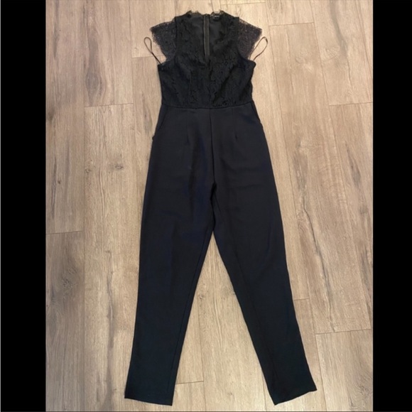 V neck lace jumpsuit - Picture 1 of 4